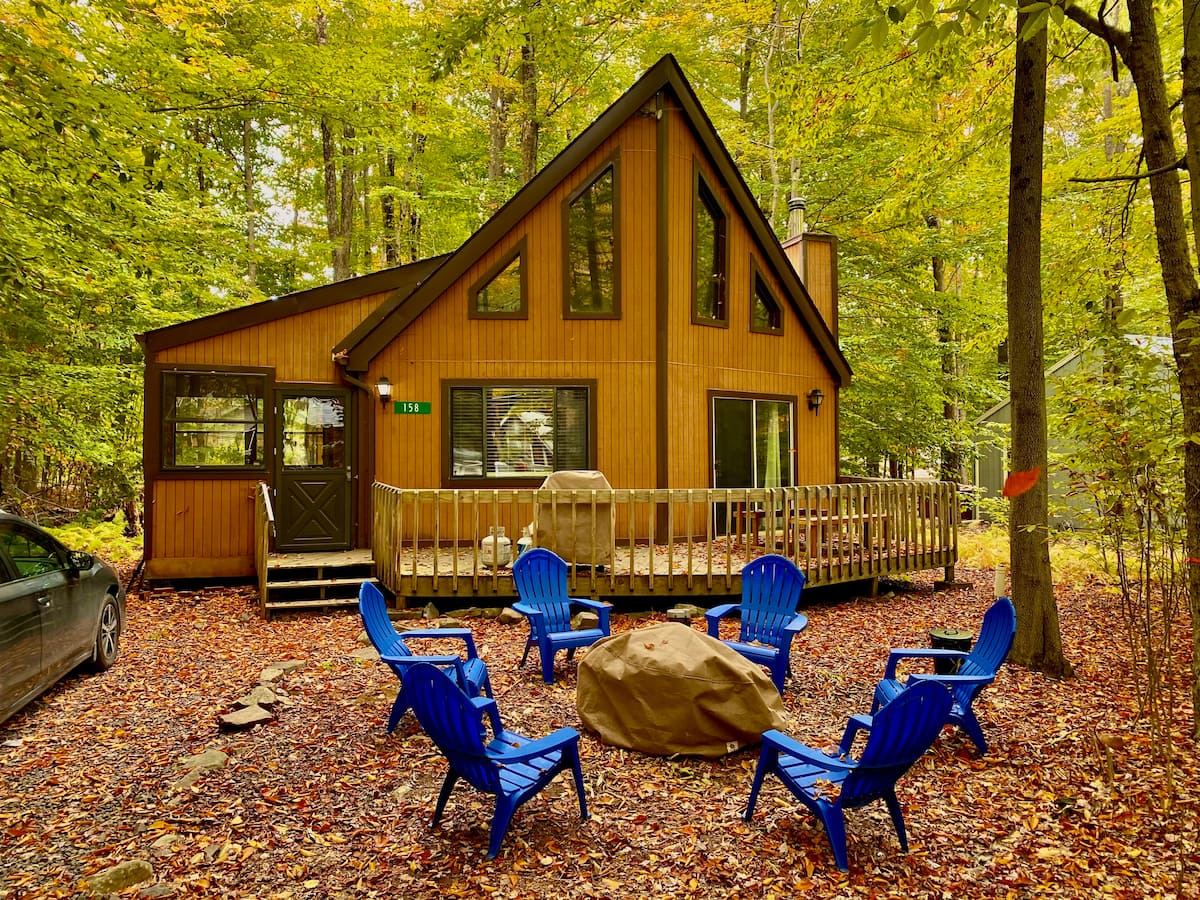 Luxury Cabins in Poconos arrowhead lake with pool and beach access