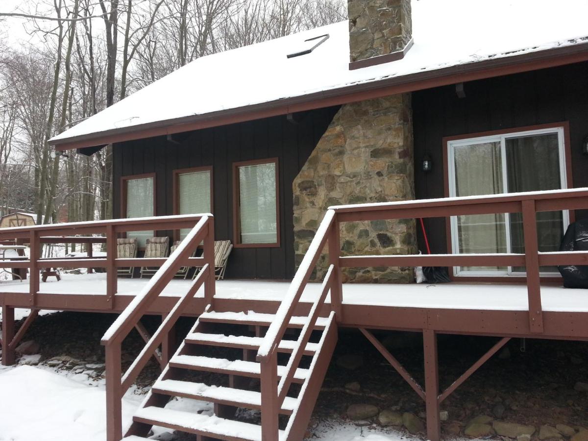 Luxury Cabins in Poconos close to skiing casino and water park