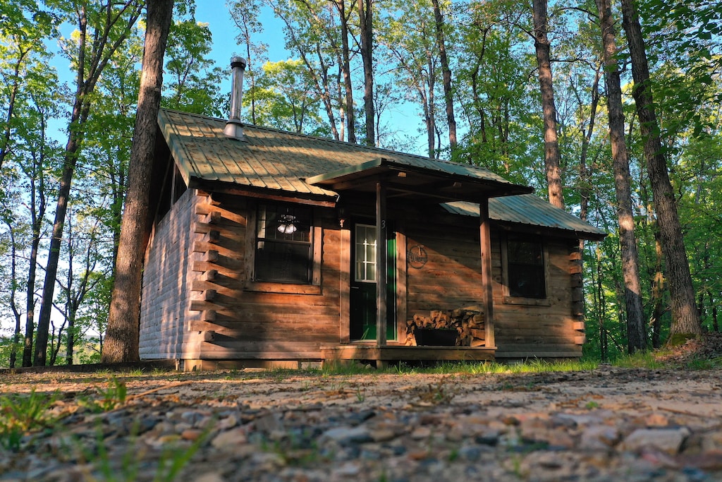 Secluded Cabins in Arkansas Mountain View with hot tub