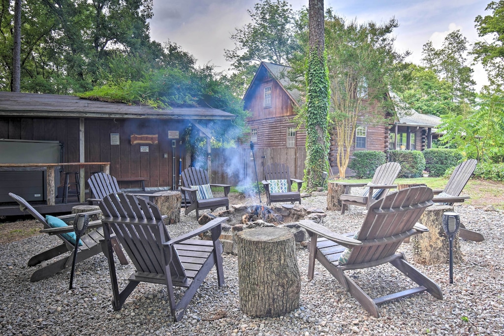 Secluded Cabins in Arkansas luxury with fire pit and hot tub