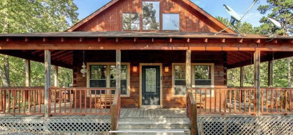 Secluded Cabins in Arkansas with hot tub, pool table and fire pit