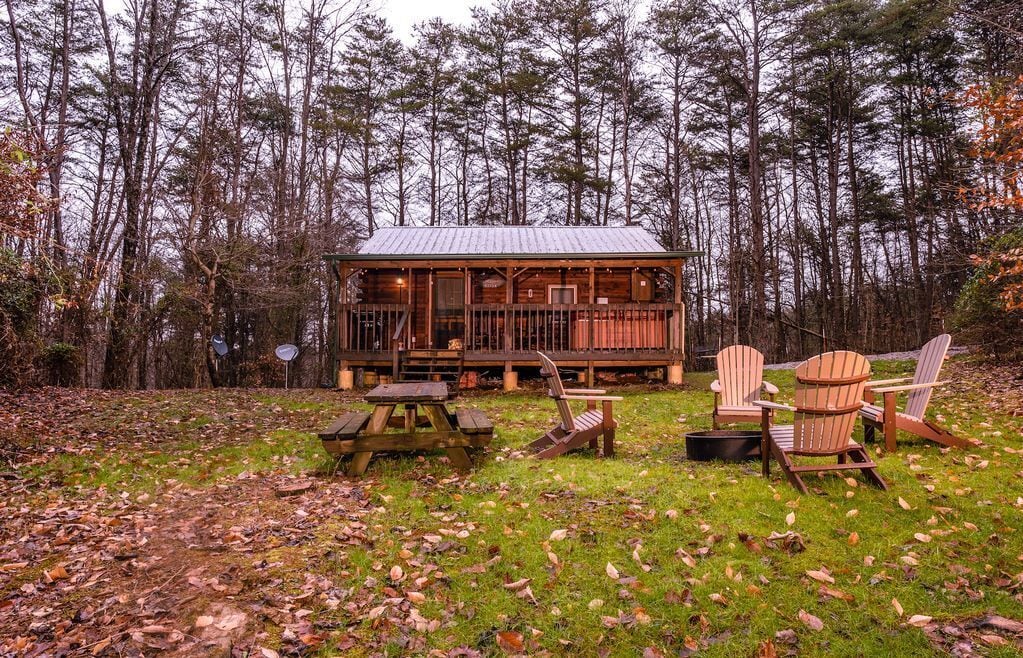 Luxury Cabins in Ohio cozy with hot tub and fire pit close to hiking trails