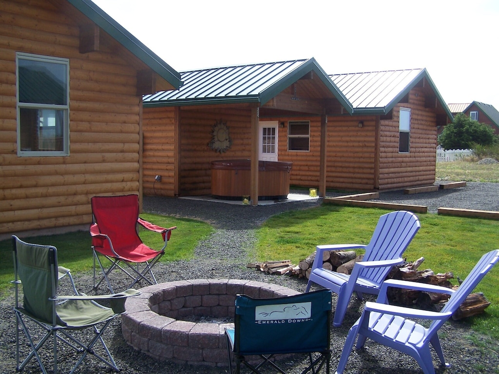 Secluded Cabins in Washington State close to Ocean Shores pet friendly with hot tub