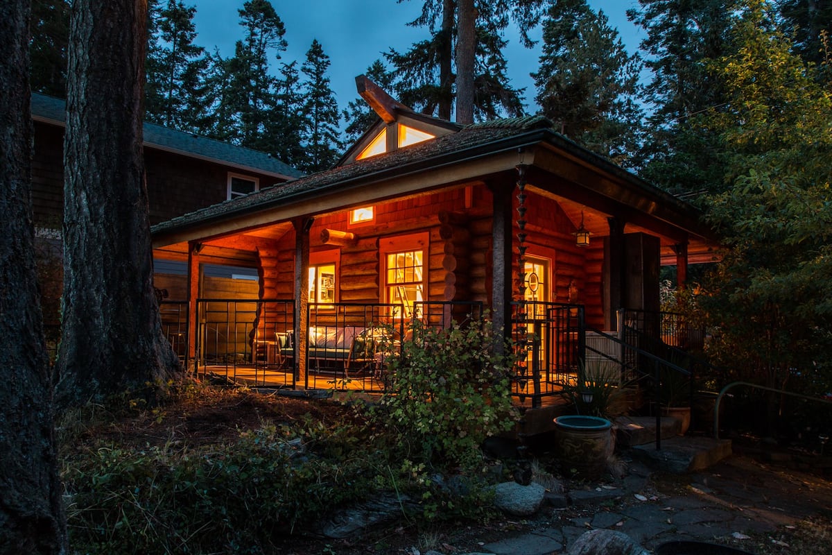 Secluded Cabins in Washington State near La Conner Waterfront cozy