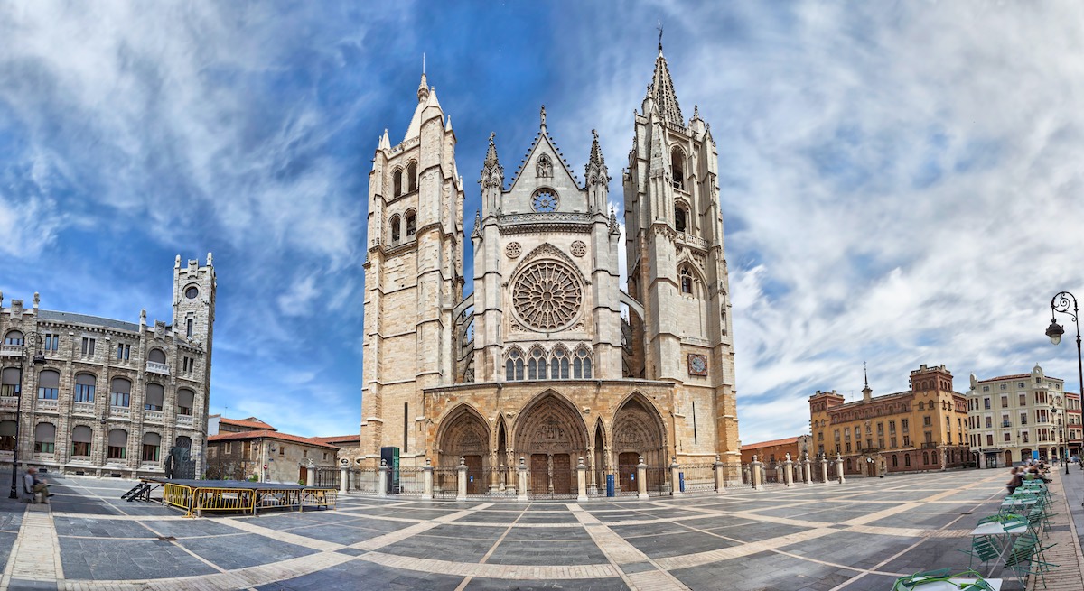 Panorama of Plaza de Regla and Leon Cathedral, SpainPanorama of Plaza de Regla and Leon Cathedral, Spain