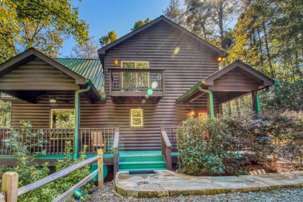 Mountain Oaks Cabin with Hot Tub