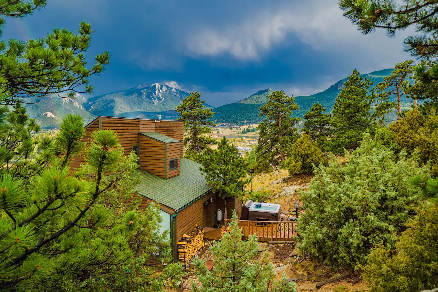 Colorado Airbnb Mountains Views & Hot Tub Near National Park