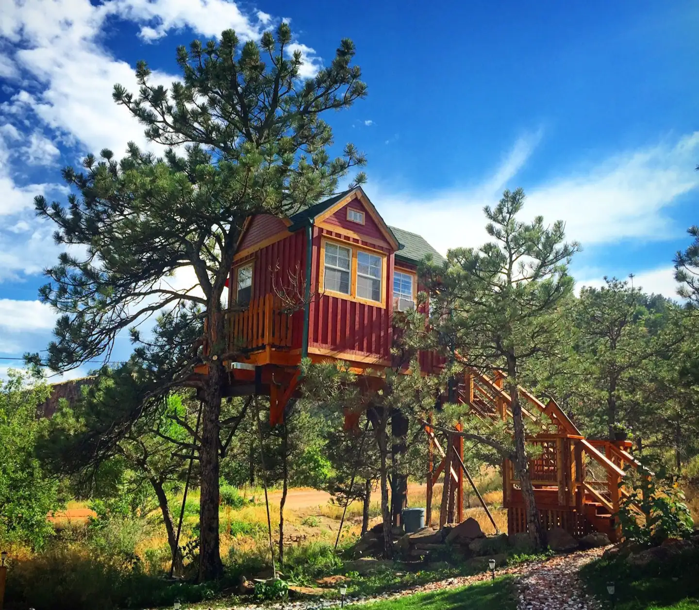 Little Red Treehouse Airbnb in Colorado