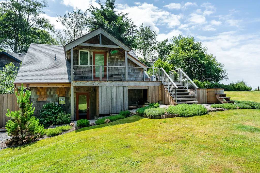 Oceanfront Oregon Coast Luxury Cabin with Private Hot Tub