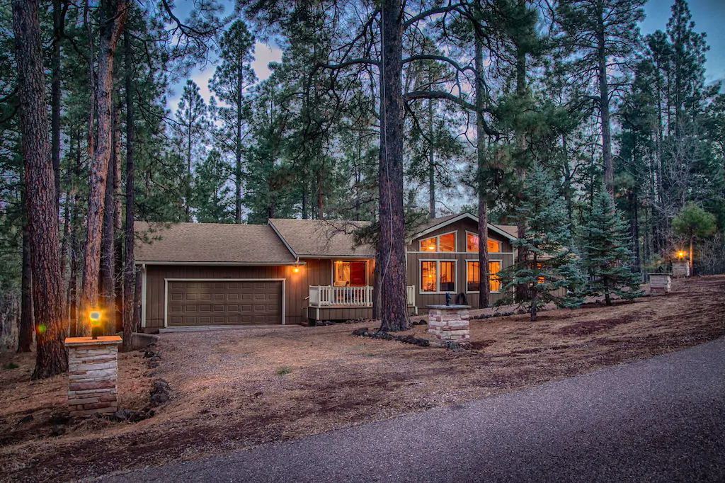 Pinetop Luxury Cabin Retreat with Hot Tub