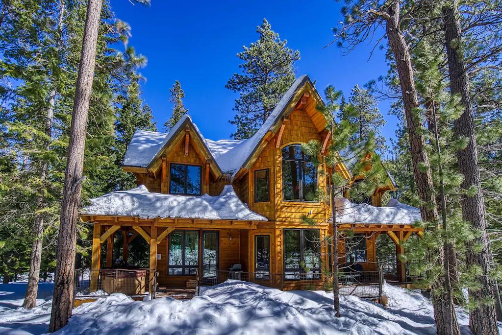 Romantic & Luxury Cabin with Private Hot Tub in Bend, Oregon