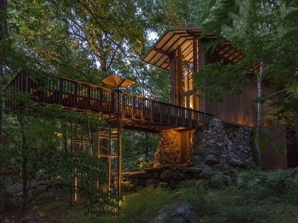 Famous Fay Jones Designed Cottage on Greers Ferry Lake