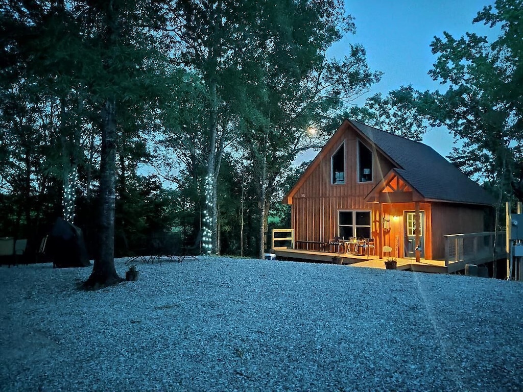 Glamping at Its Finest! Private Tree House on 40 Acres on Lake Catherine