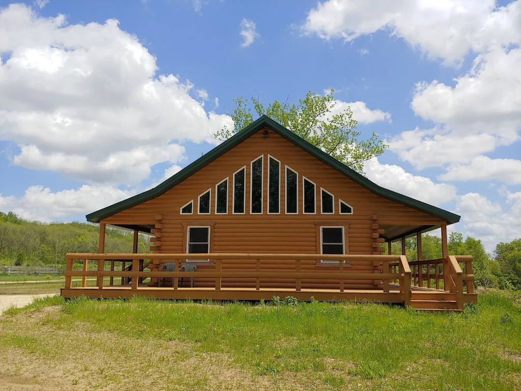 Log Cabin Glamping by the Lake Iowa