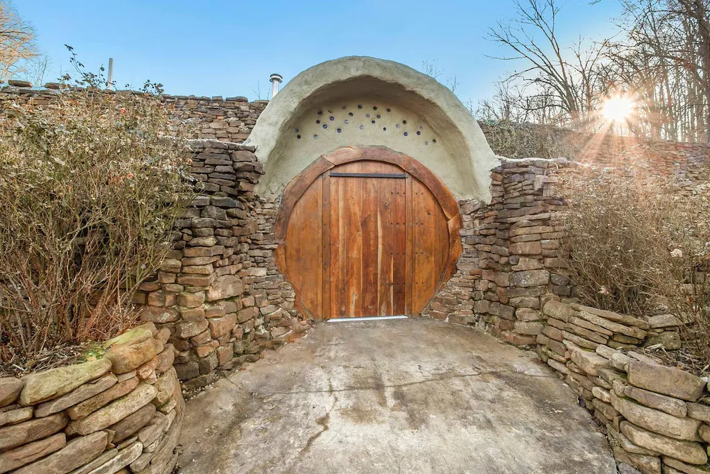 The Hobbit House - Unique Arkansas Earth Ship