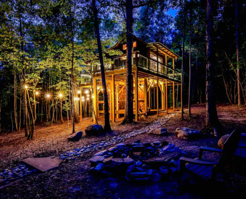 THE BELLA LUNA ROMANTIC MOUNTAIN TREEHOUSE Glamping South Carolina