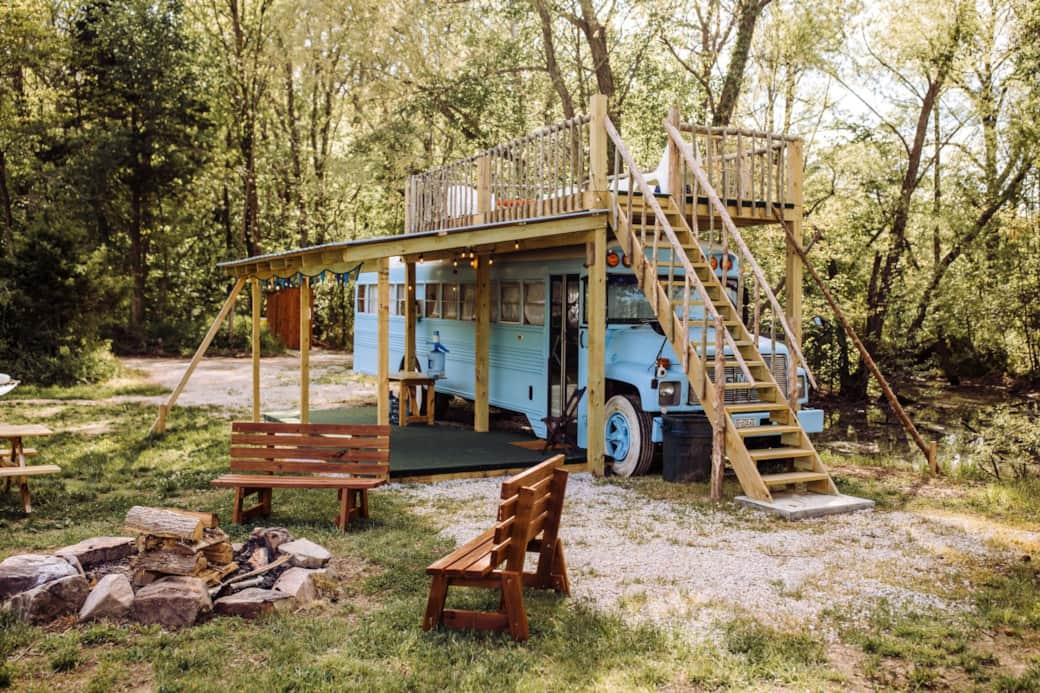 Blue Sky Bus at Lost Hill Lake Glamping