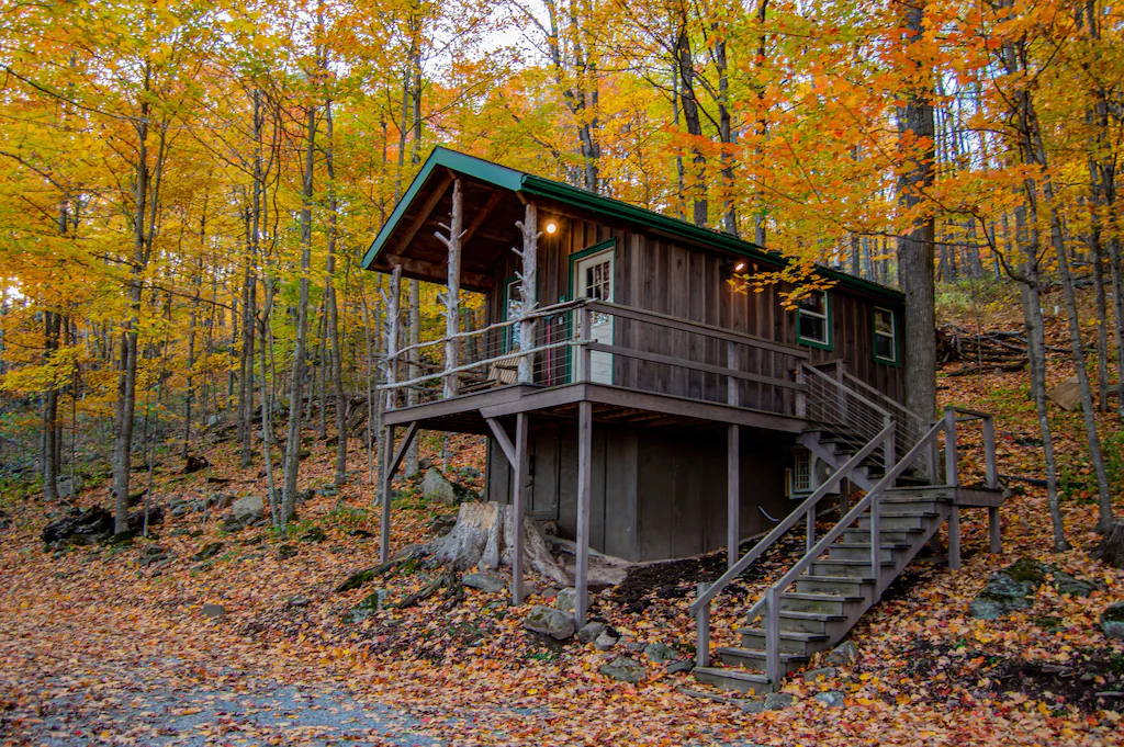 Charming Treehouse Glamping in Virginia Mountains