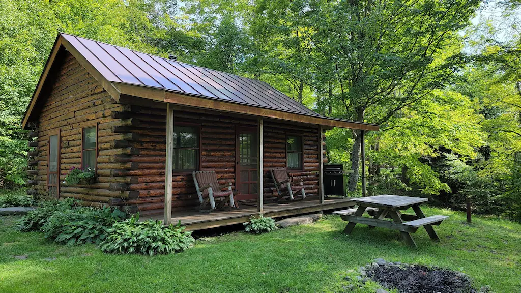 Cozy Log Cabins located in the Green Mountains of Vermont