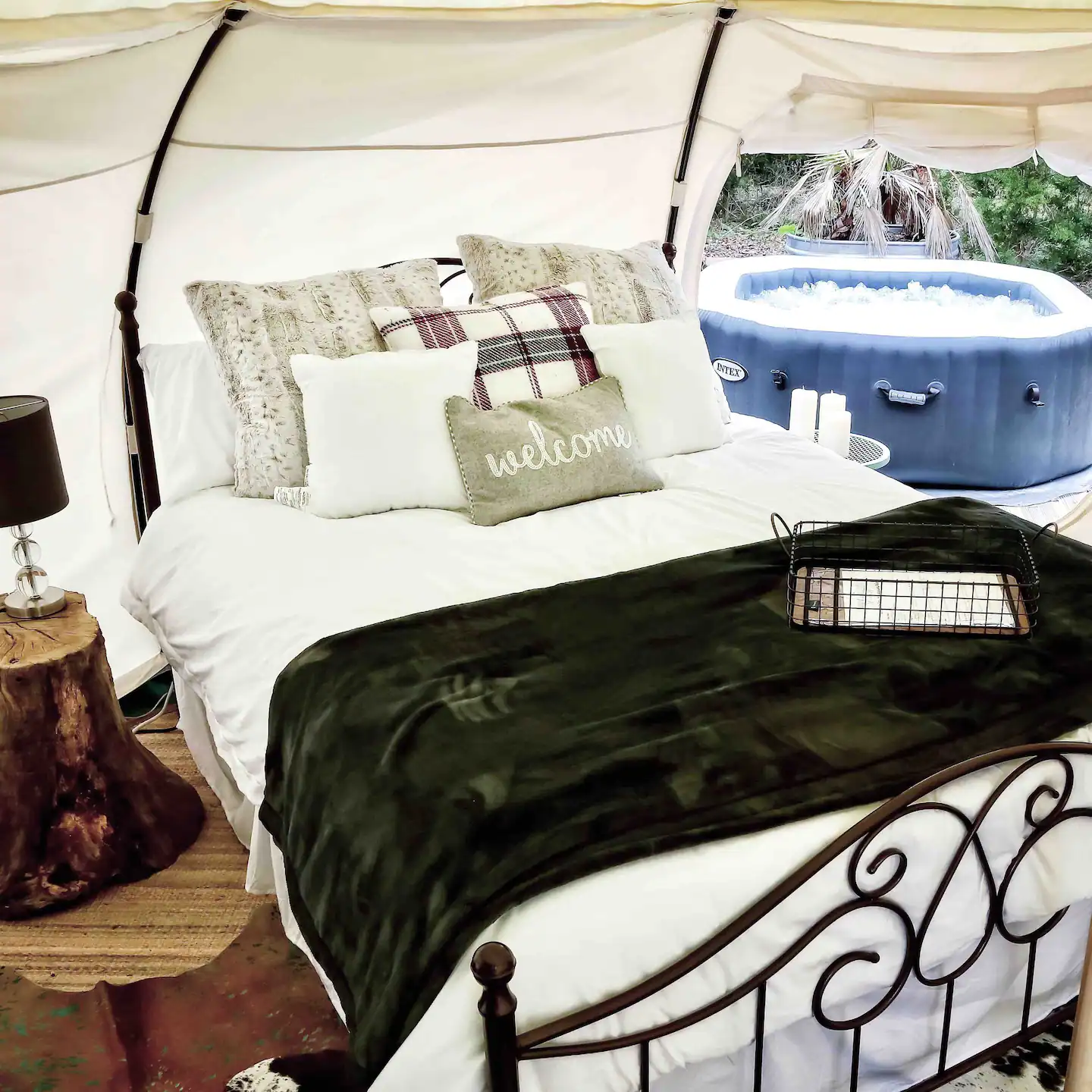Glamping Lotus Tent with Hot Tub