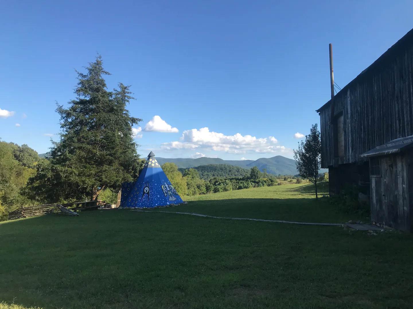 Glamping Tipi with a great view of the Blue Ridge Mountains