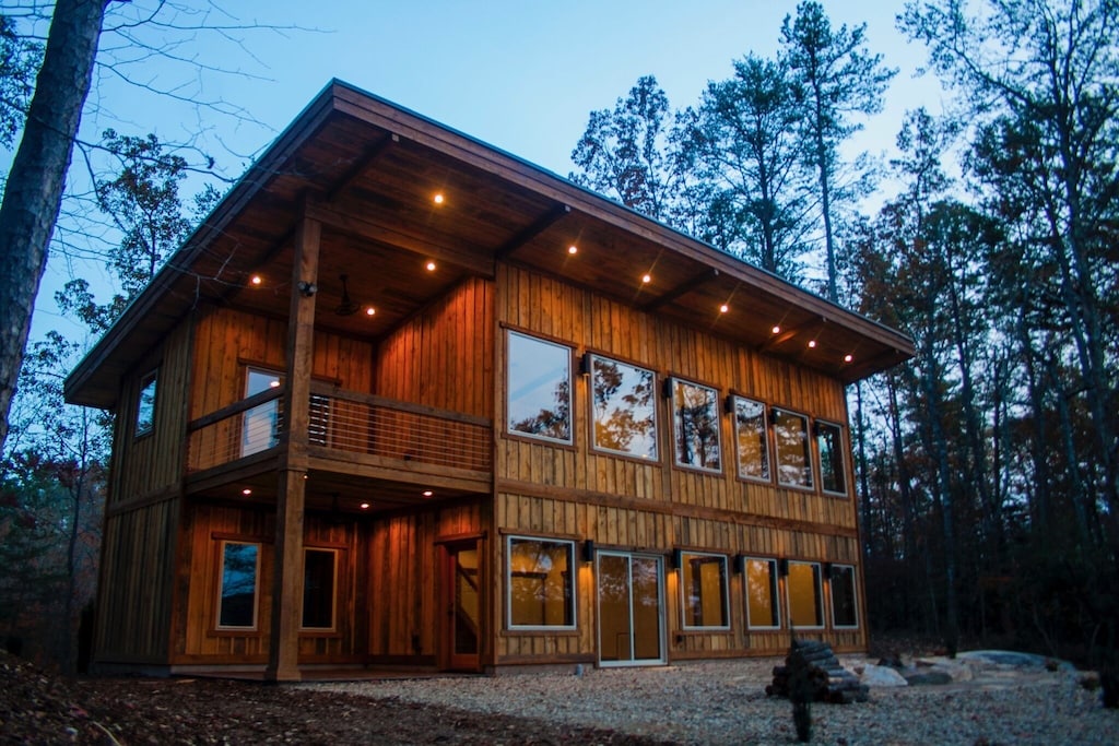 Lakefront Luxury Cabin in South Carolina