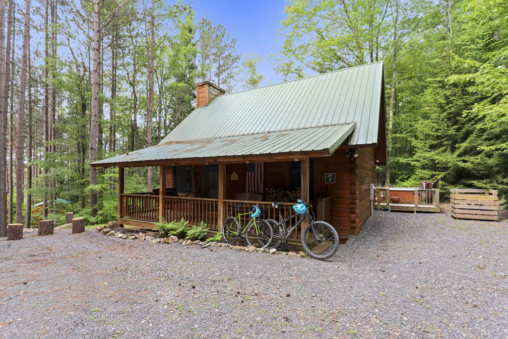 Red Squirrel Pines Cabin Rental