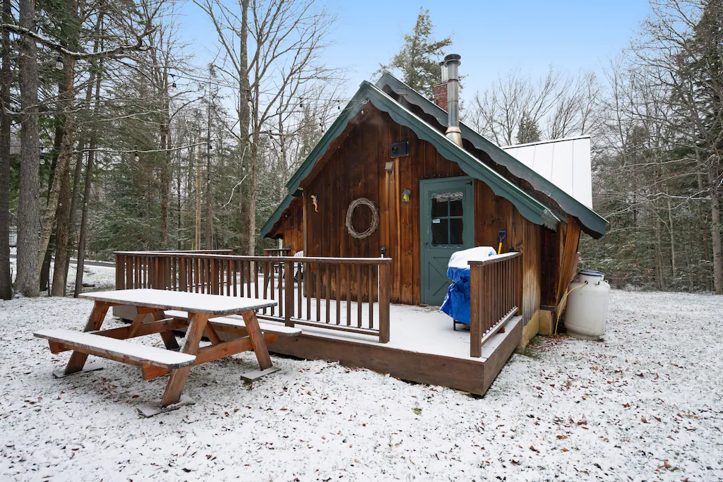 Secluded & Pet-Friendly Chalet Glamping in the woods