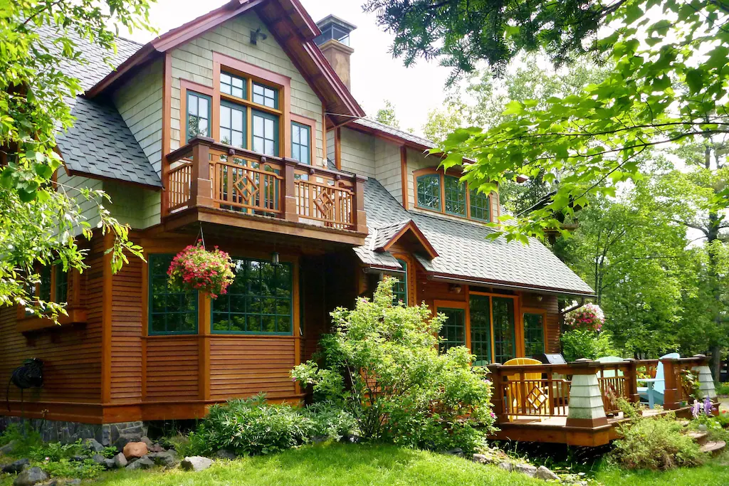 The Luxurious ‘Captain’s Quarters’ Is A Gorgeous Retreat