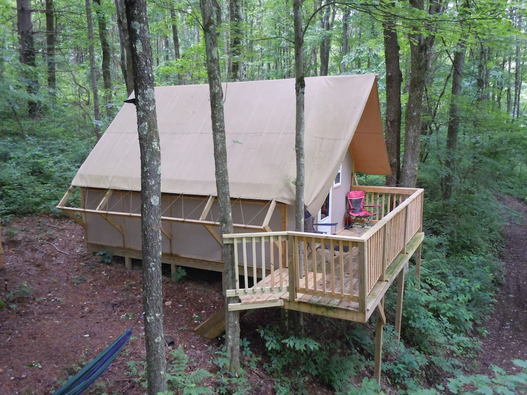 The Pine Treehouse - Ohio Glamping at Dragonfly