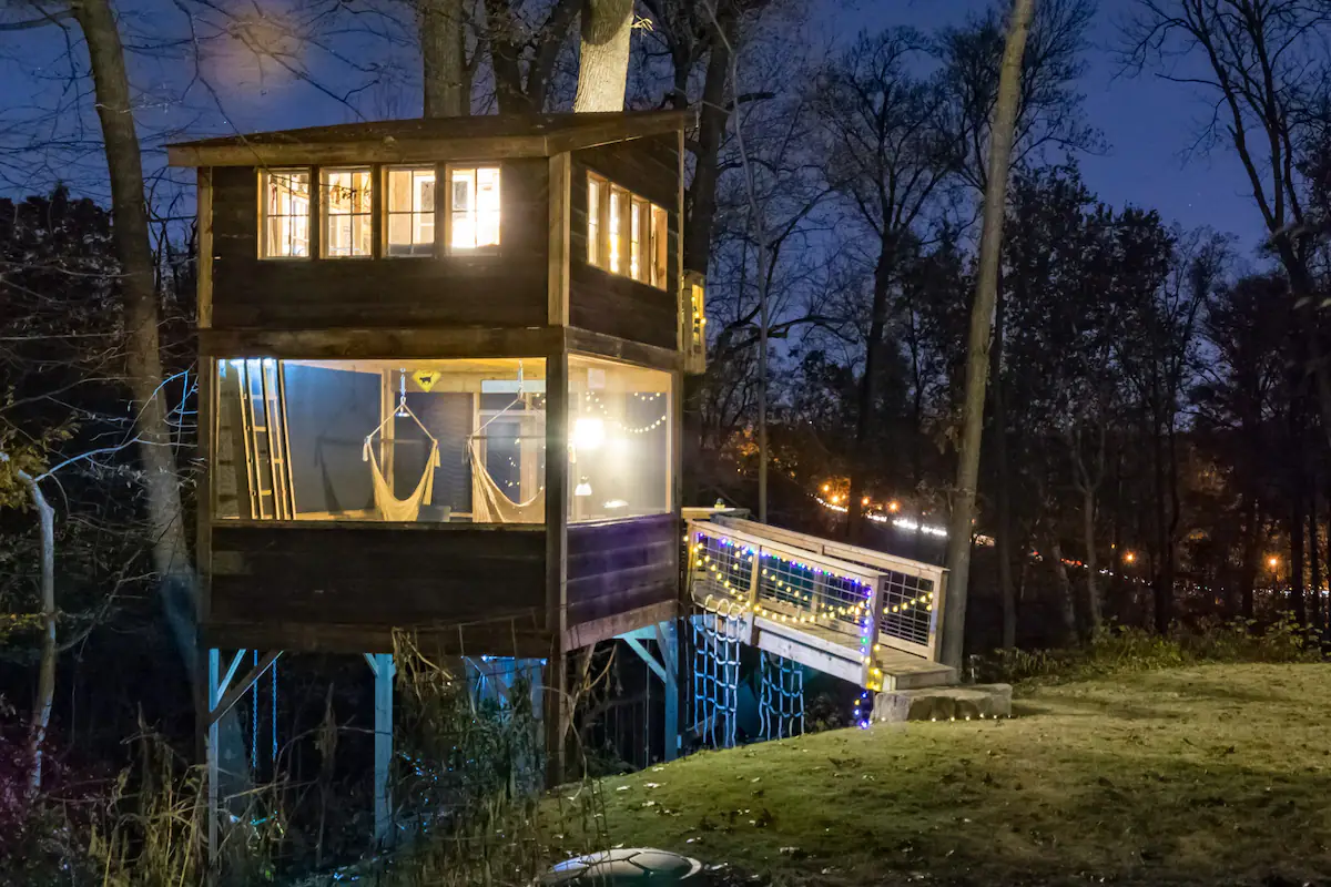 Trailside Treehouse in RVA — Glamping with private bath!