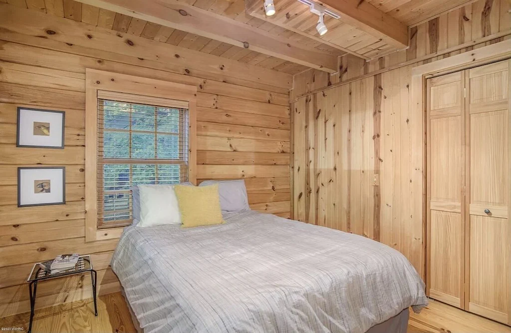 Double bedroom inside the cabin