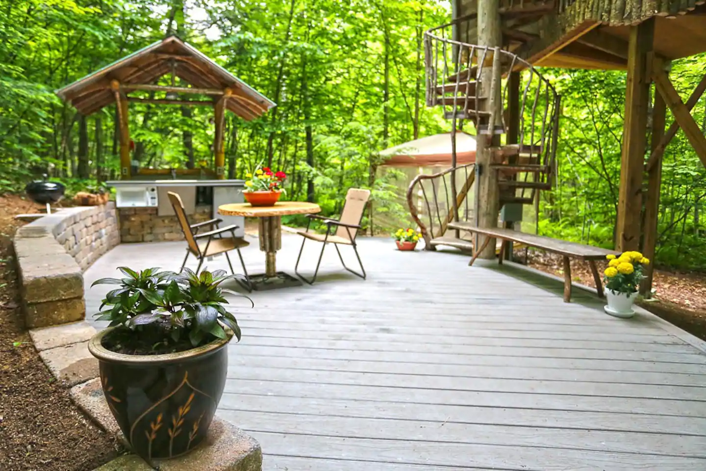Adirondack Glamping Tree House Retreat