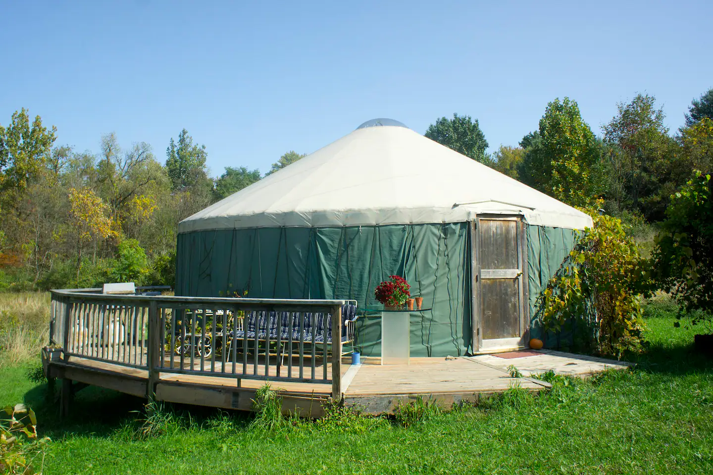 Cozy Glamping Yurt on Horse Farm with Hot Tub