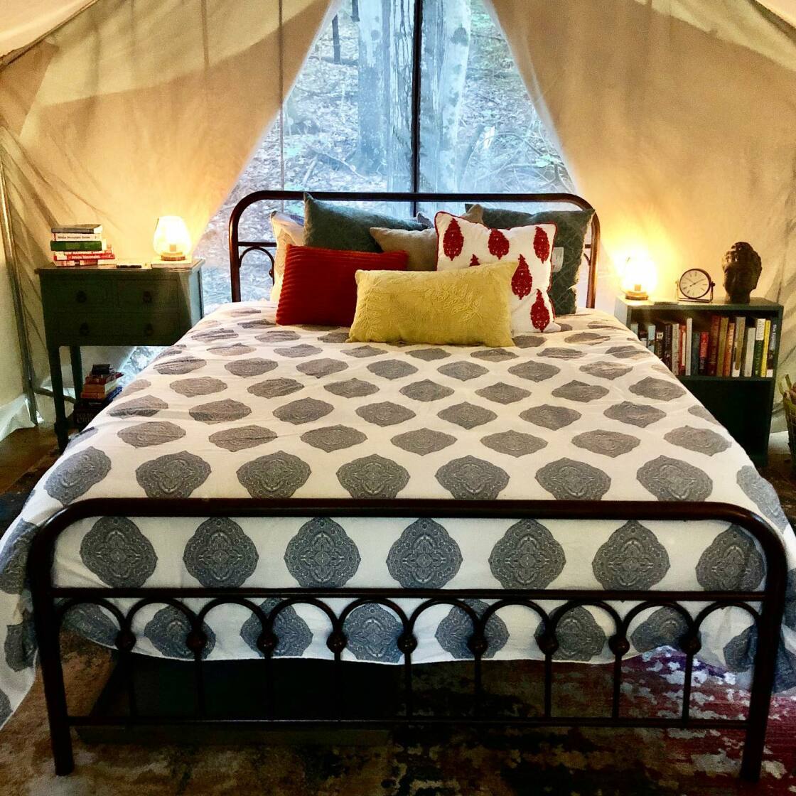 A double bed in a glamping sire