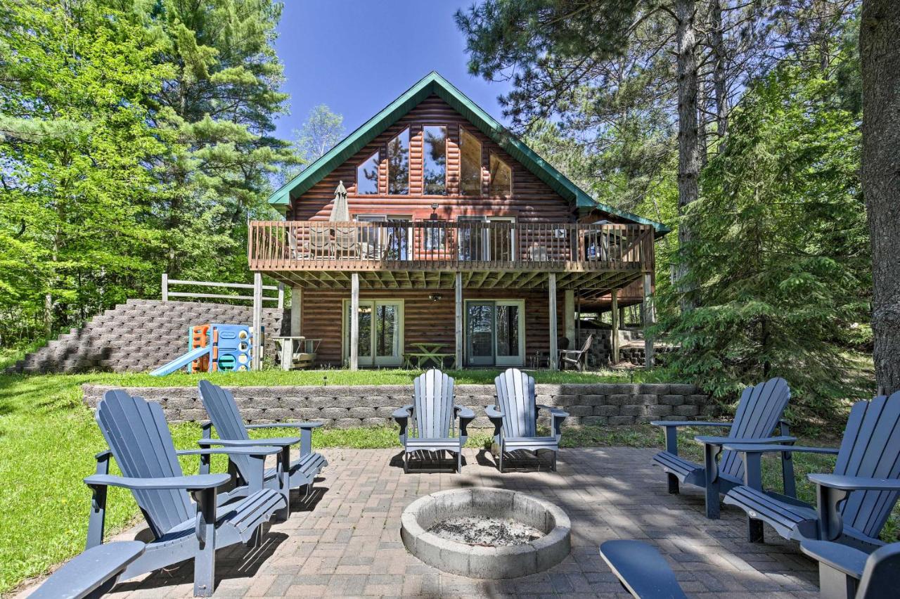 Lakefront Luxury Cabin in Wisconsin