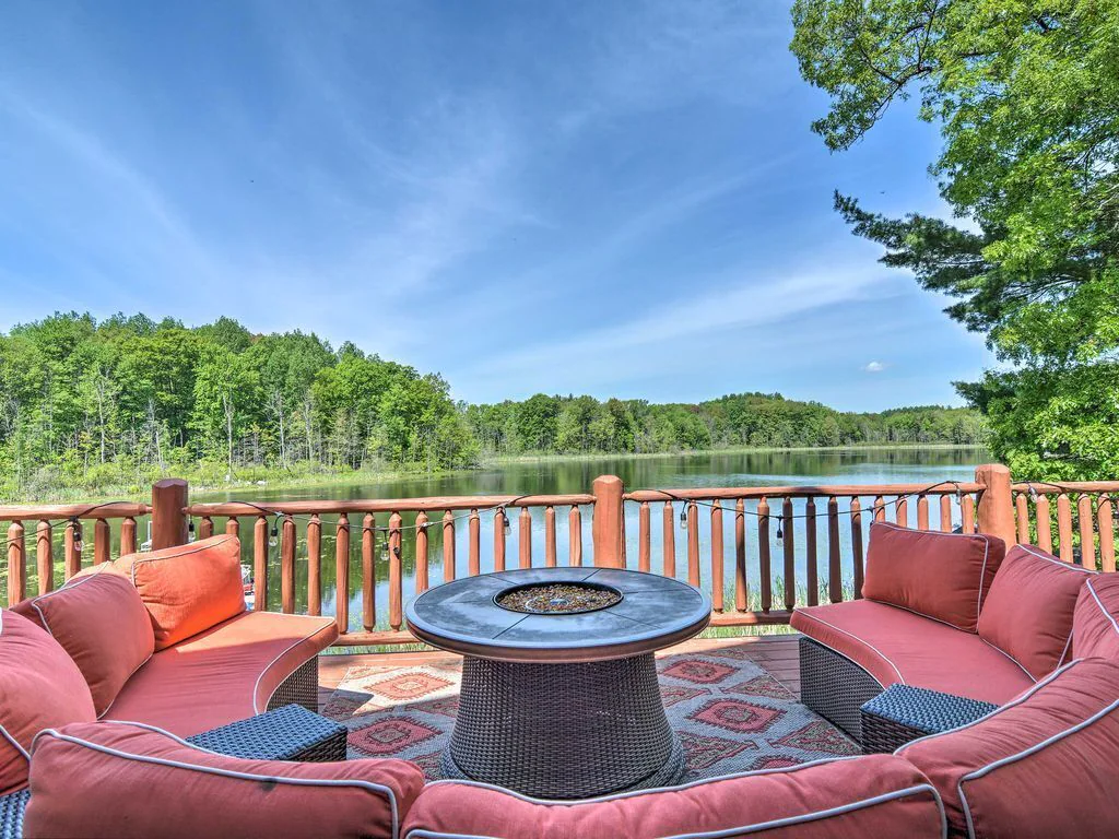 Lakefront Michigan Cabin