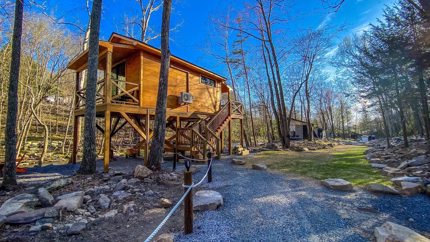 West Virginia Glamping on stilts