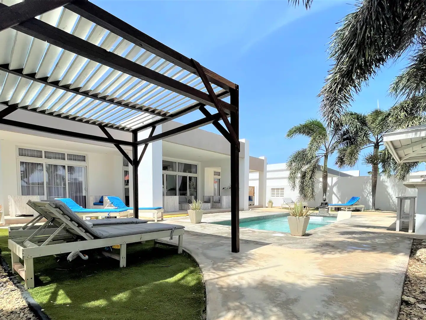 Zentasy Private 4-Bedroom Villa Close to Beach