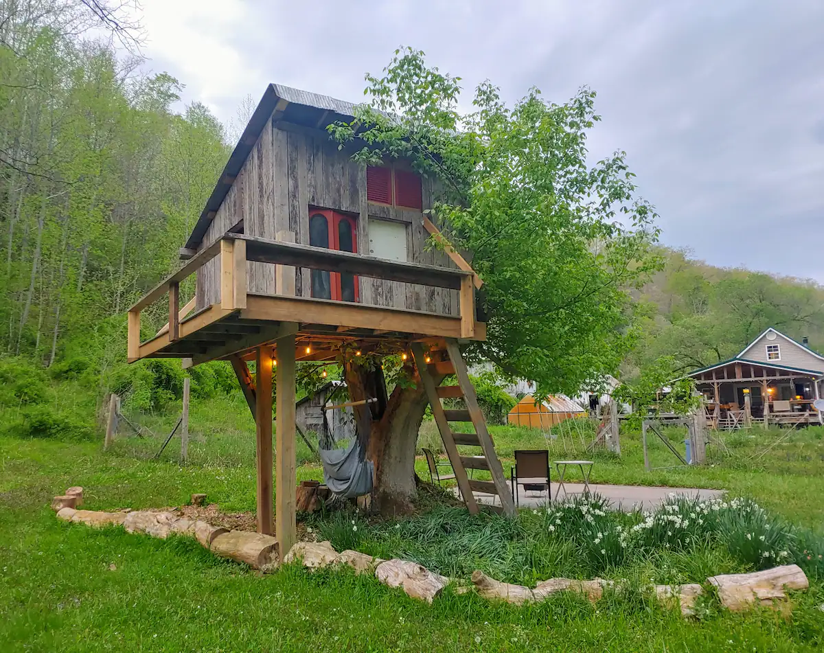 Tiny treehouse in West Virginia