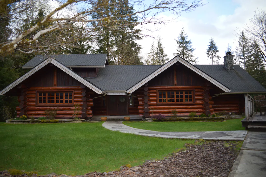 Exterior view of a wooden cabin