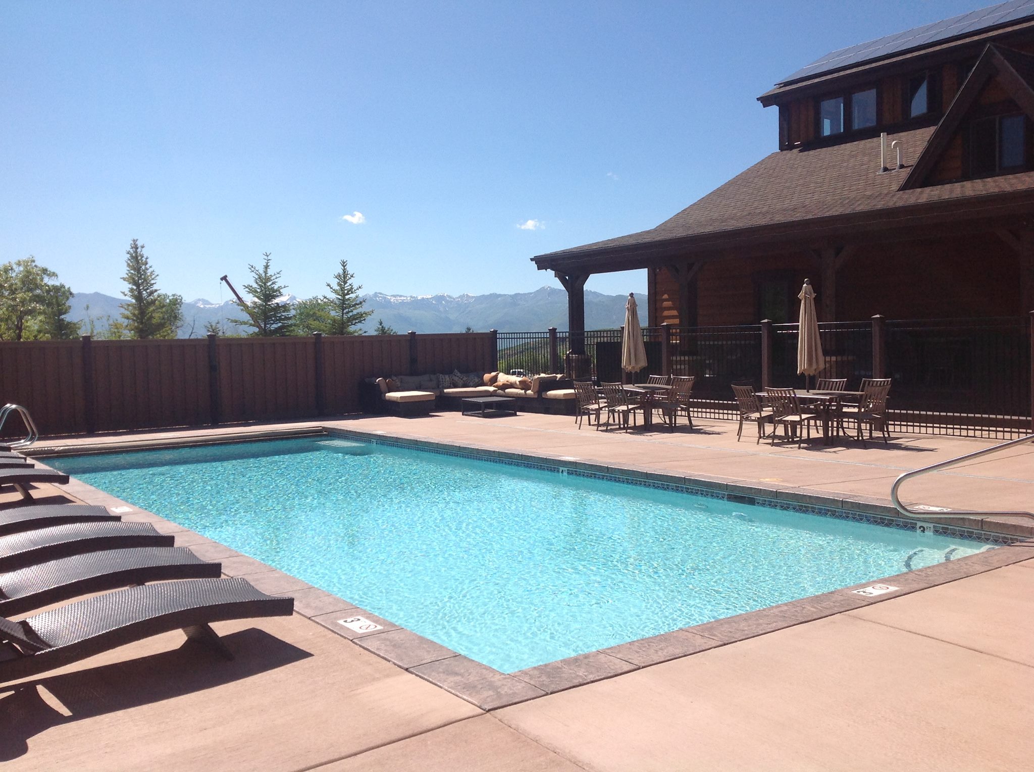 Silver Springs Lodge outdoor swimming pool