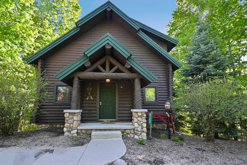 4-bedroom Luxury Cabin Michigan- Skiers Paradise