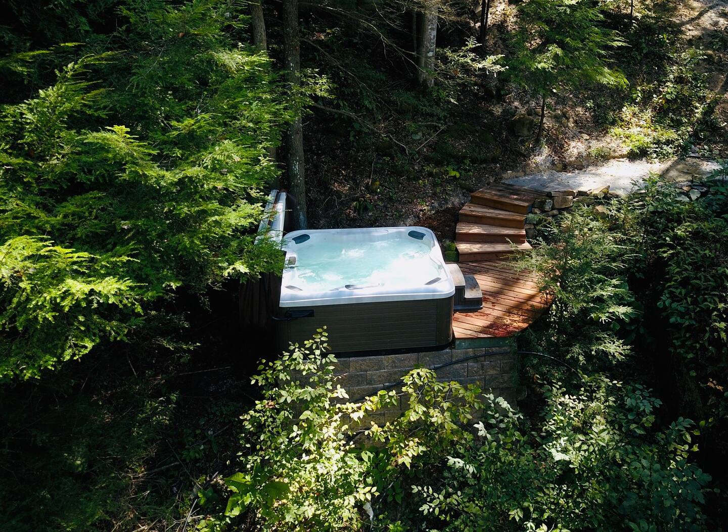 Kentucky Luxury Cabin with Hot Tub