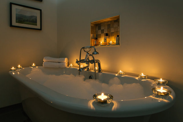 Bath with candles