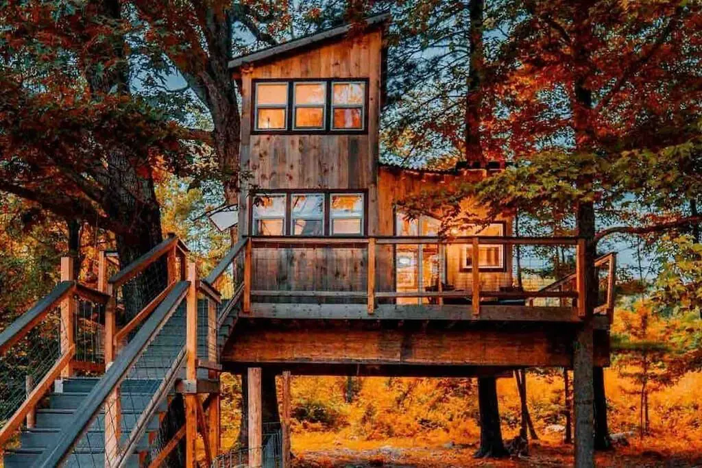 Treehouse glamping in Connecticut