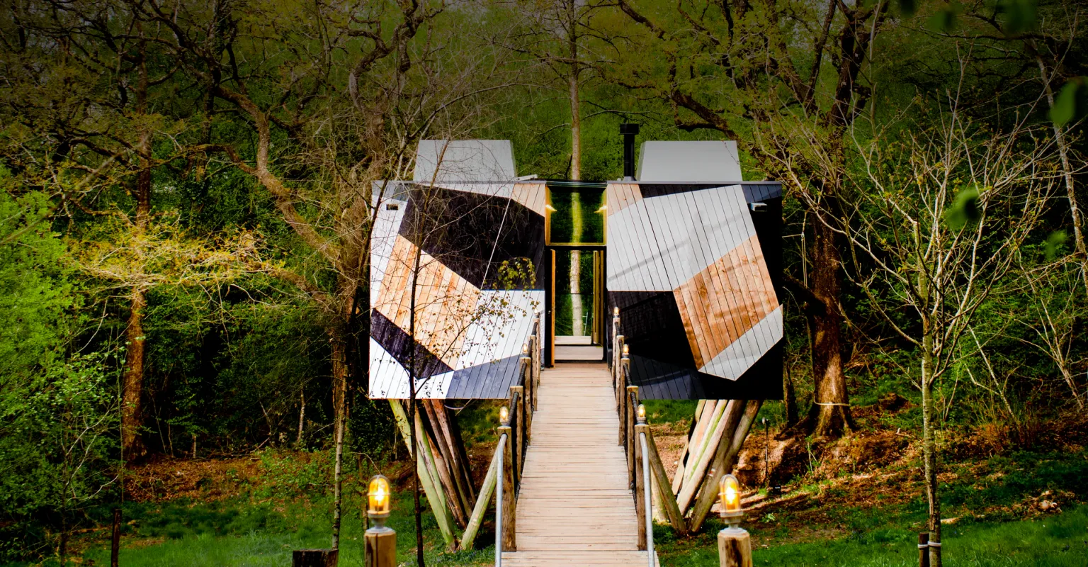 Dazzle Treehouse - Glamping in England