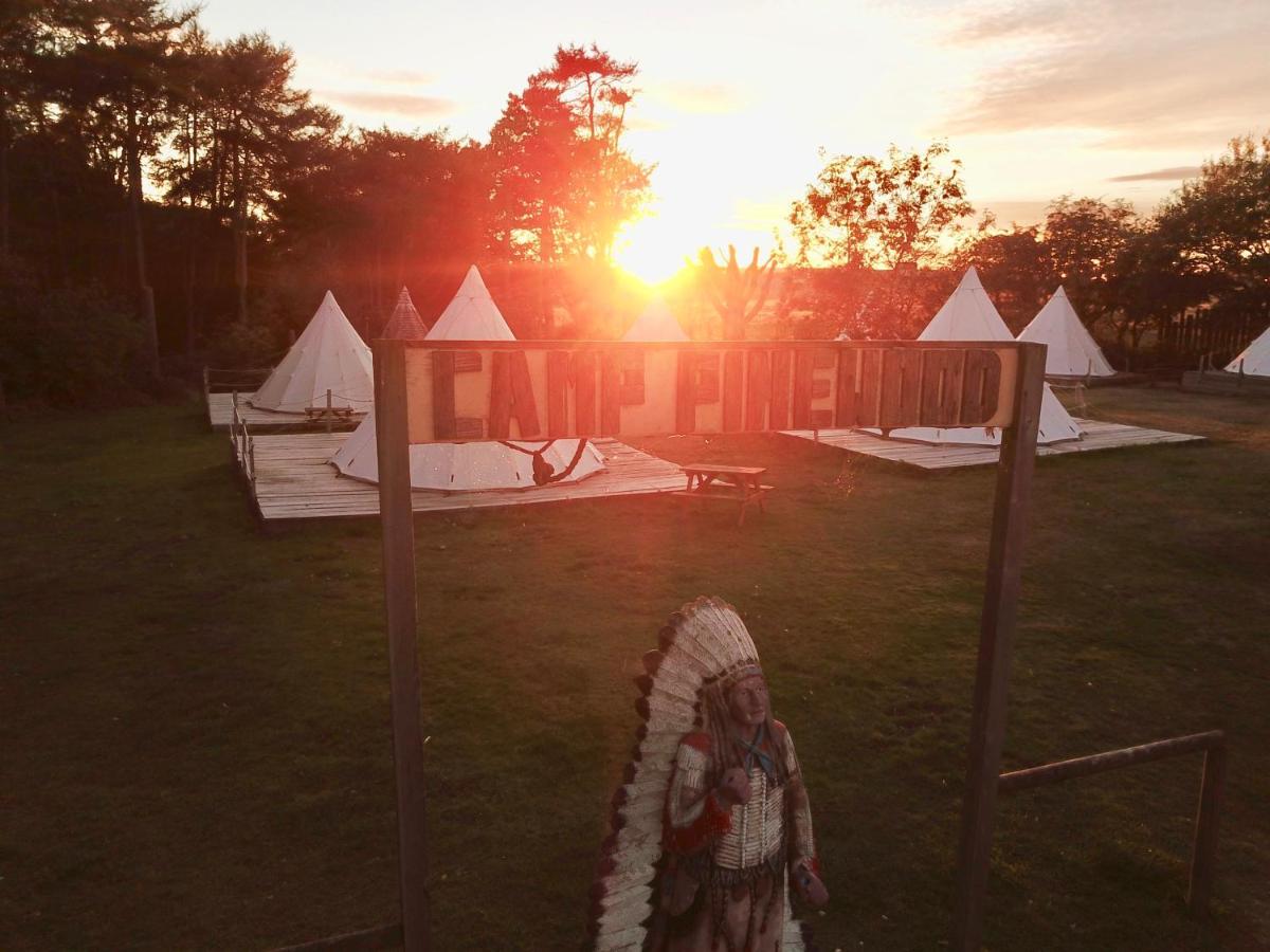 Pinewood Park - Glamping Tipis, Hot Tubs, and Lodges