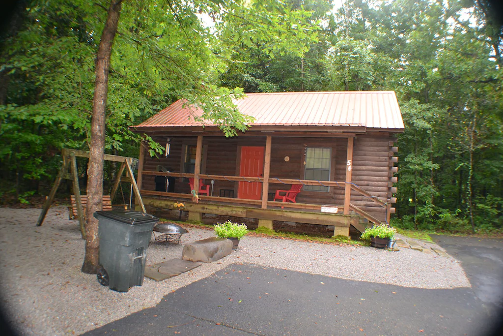 Secluded Cabin Glamping