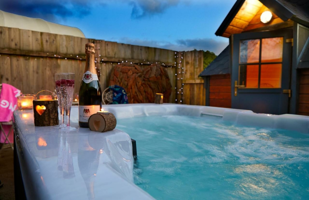 Yorkshire Glamping with Hot Tub